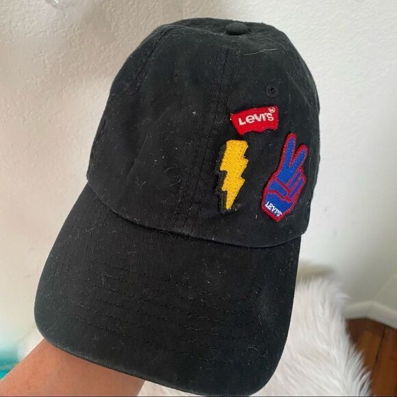 Levi’s black hat with embroidered patches  adjustable back unisex collectible - Picture 3 of 7